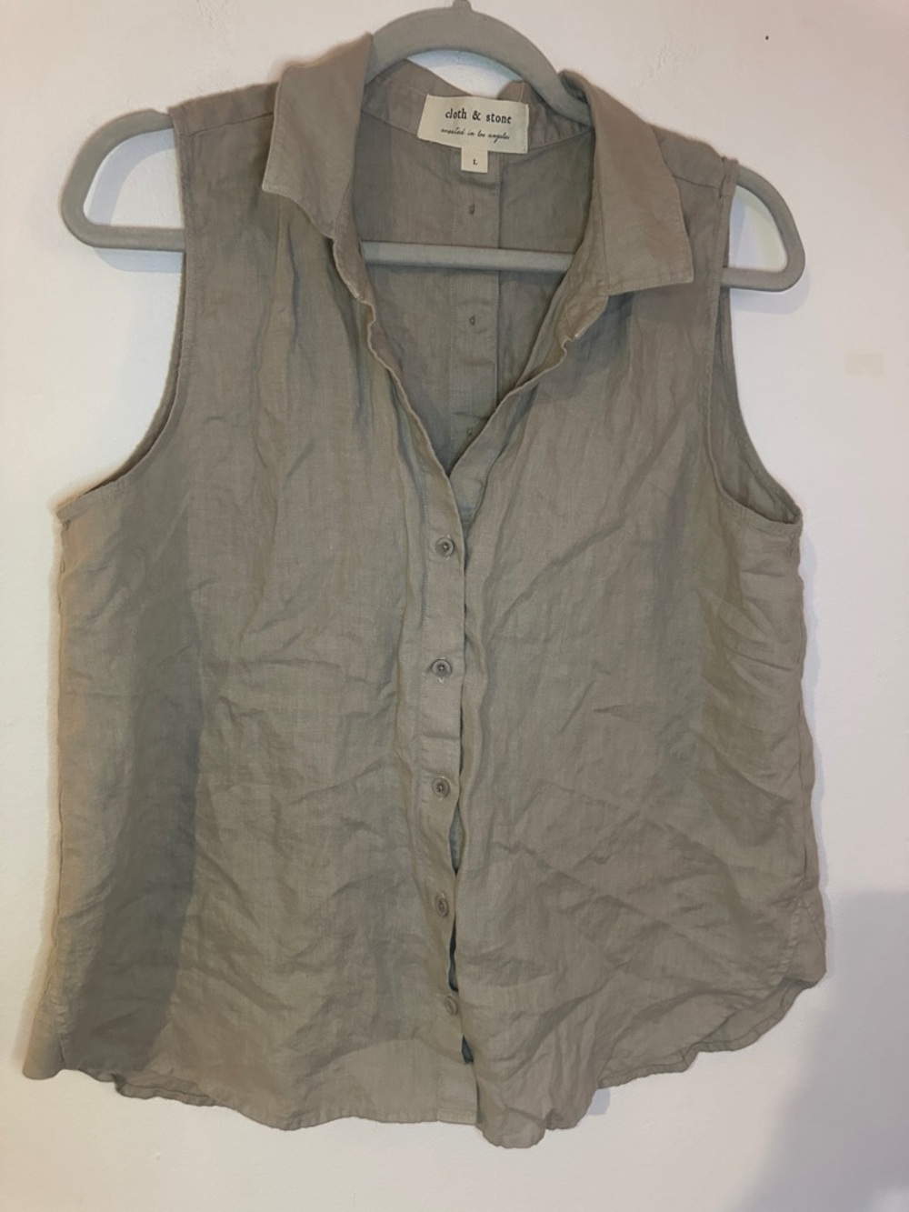cloth & stone Sleeveless Button-Front Linen Top in Light Taupe - Preloved